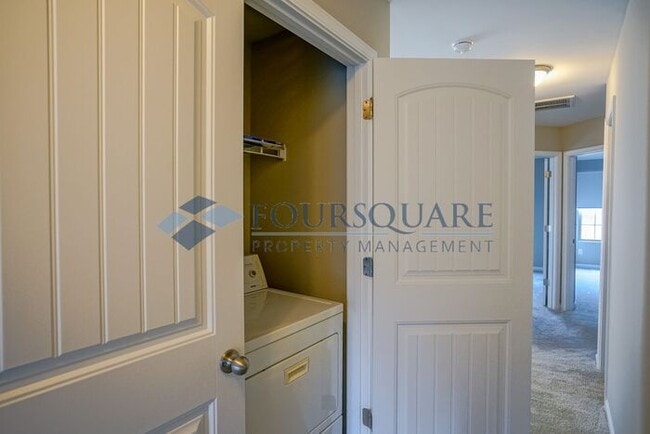 Building Photo - Spacious 3-Bed, 2.5-Bath Townhome with Washer/ Dryer Included – Located in Carlton Park Community