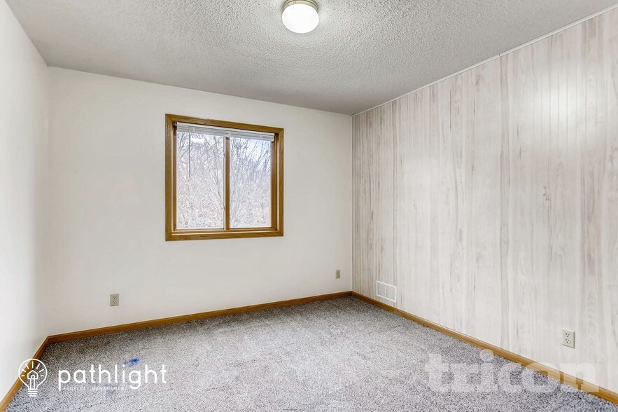 Building Photo - 2144 Sherwood Ave