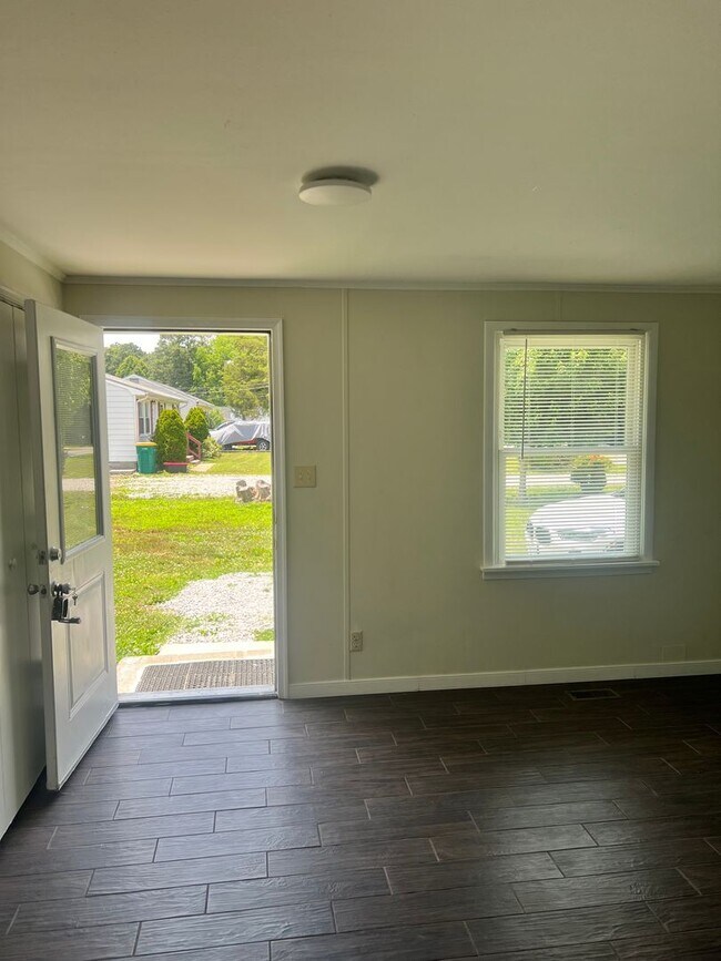 Building Photo - 9442 Shiloh Dr