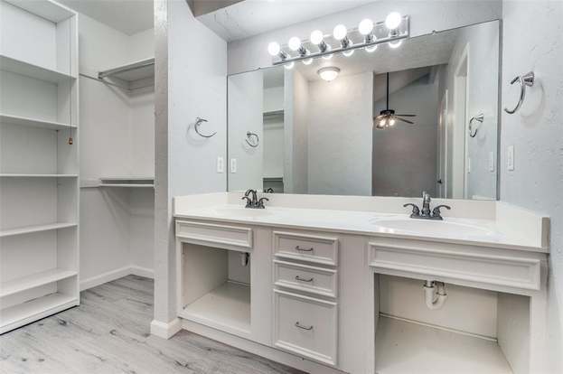 Building Photo - 4 Oakbrook Dr