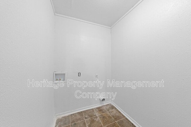 Building Photo - 511 Pecan Valley Dr