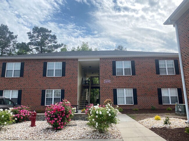 Building Photo - One bedroom apartment available now