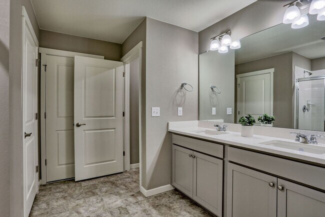 Building Photo - 4 Bedroom home in Windsor