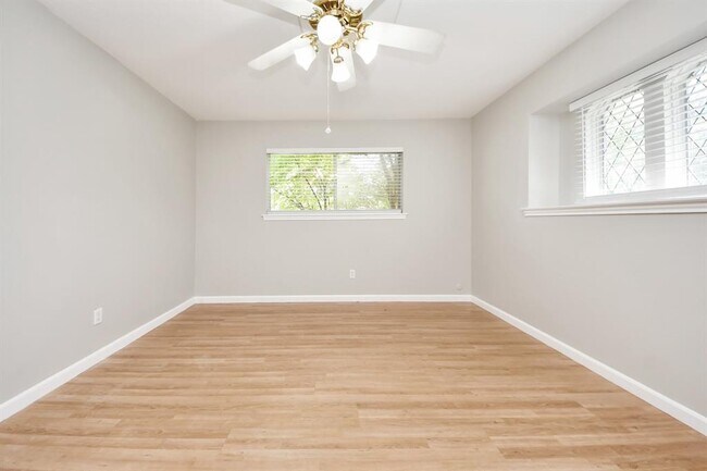 Building Photo - 7911 Pella Dr