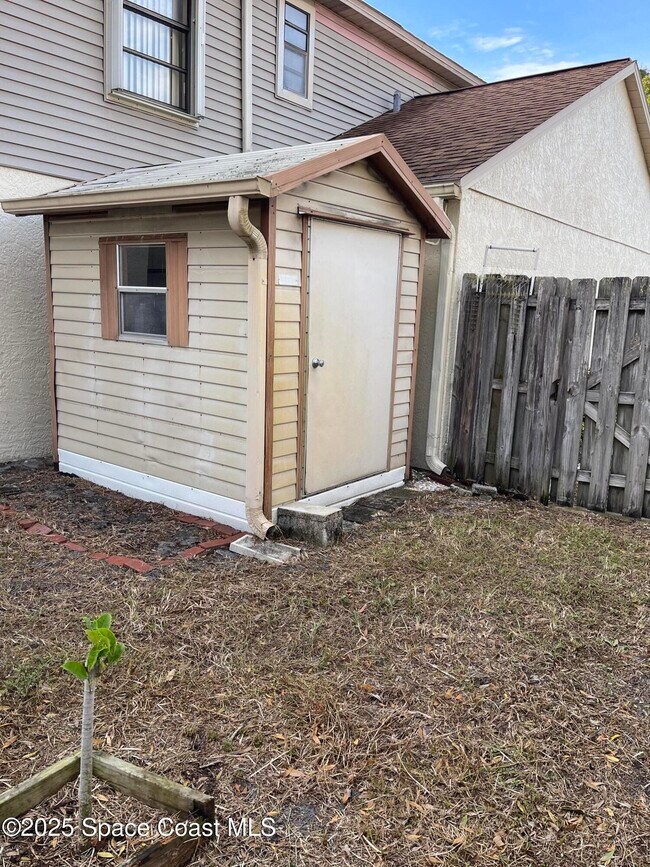 Building Photo - 1547 Clover Cir