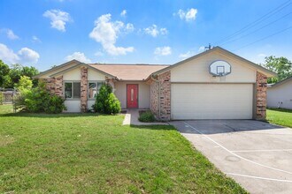 Building Photo - Move in by August 10th and receive a $250 ...