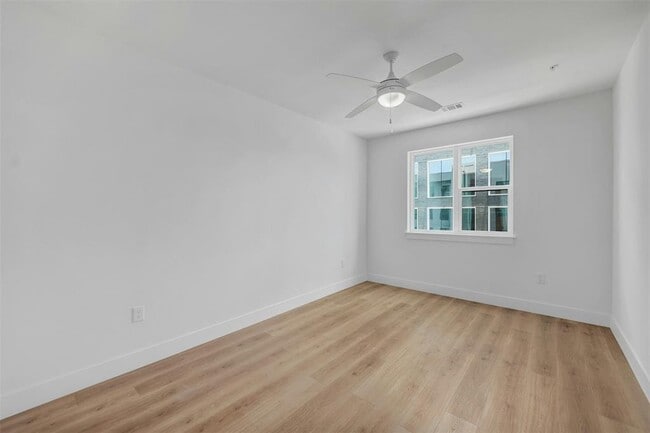 Building Photo - 1701 Simond Ave