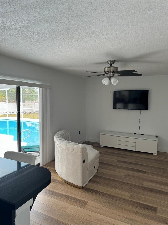 Building Photo - 2359 Kings Crest Rd