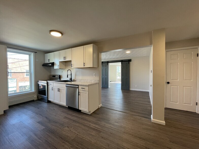 Primary Photo - 4359 Lake Ave