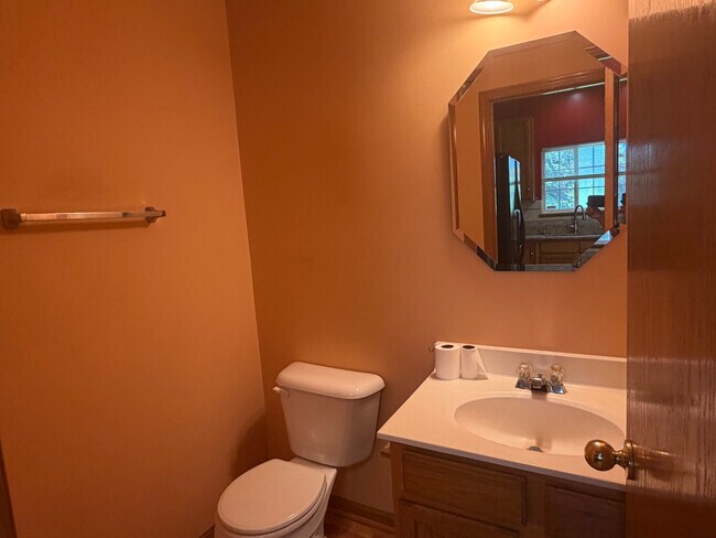 Building Photo - 211 Monarch Dr