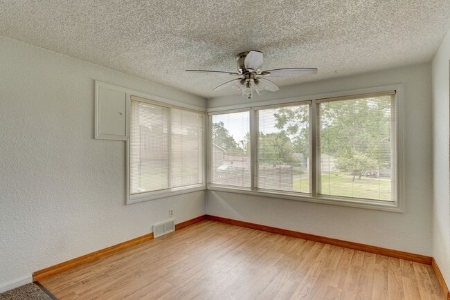 Building Photo - 3 Bedroom 2 Bath Home near Heart of Oak Ha...