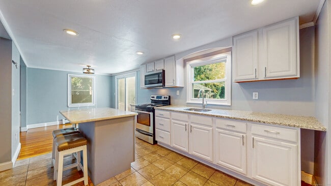 Building Photo - 72 Woodycrest Dr