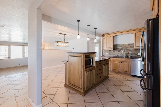 Building Photo - 3 Bedroom 2 Bath With A Mountain View Home!