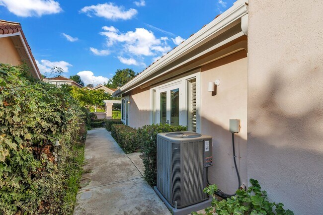 Building Photo - 54 Via Candelaria