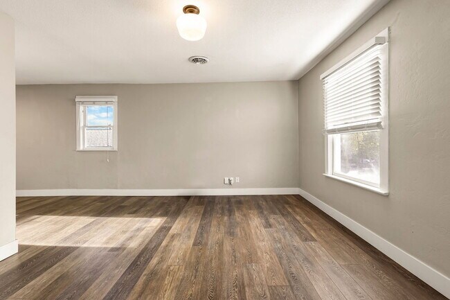 Building Photo - 5532 N Haight Ave