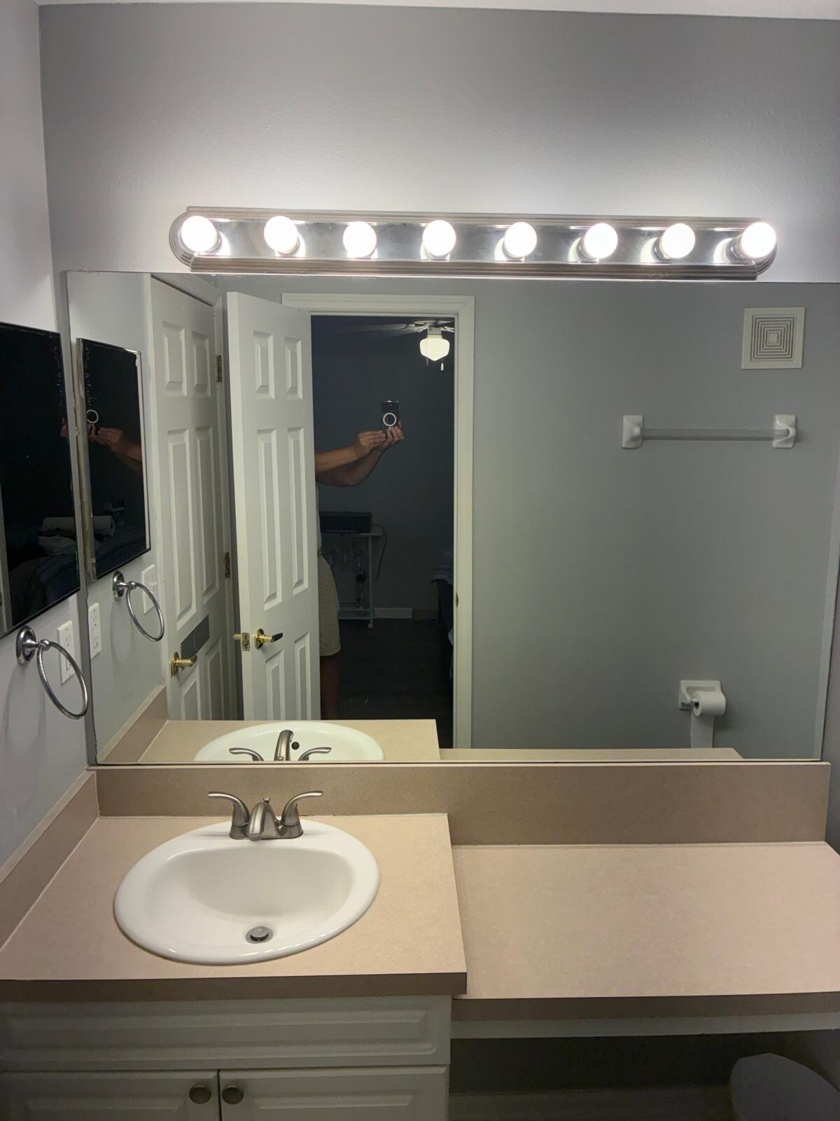 Building Photo - 2816 Fan Palm Dr