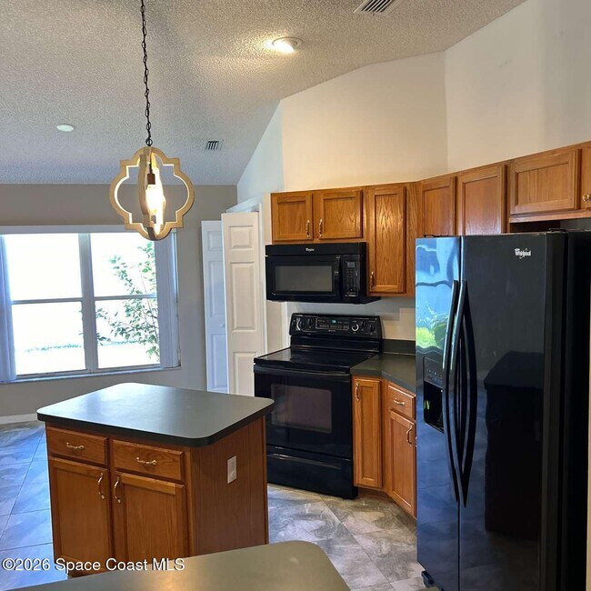 Building Photo - 1281 Rock Springs Dr