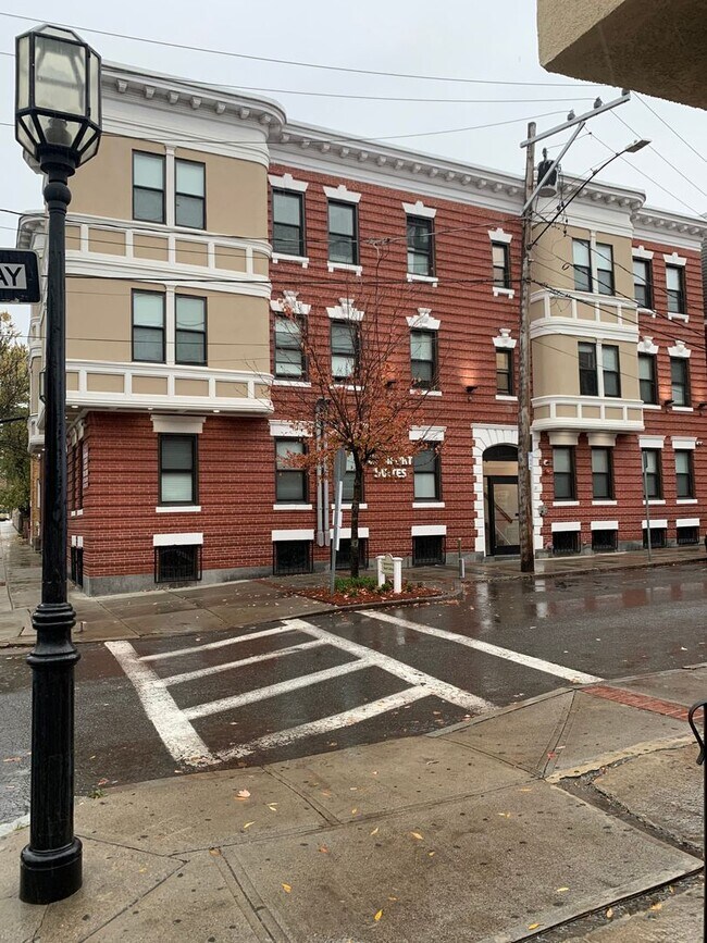 Building Photo - CHELSEA/BOSTON NO BROKER OR RENTAL FEES !!...