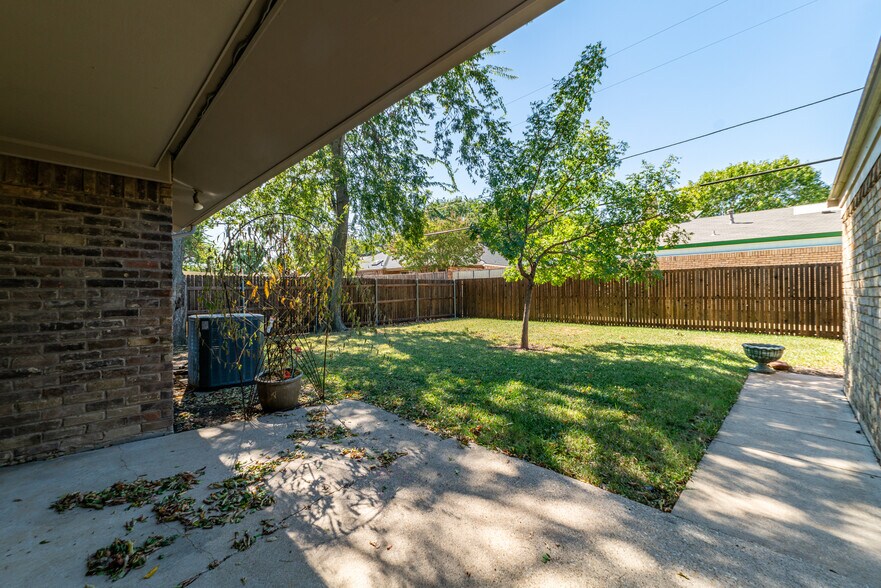 Building Photo - 2709 Forest Grove Dr