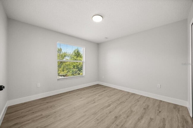 Building Photo - 724 Tahiti Dr