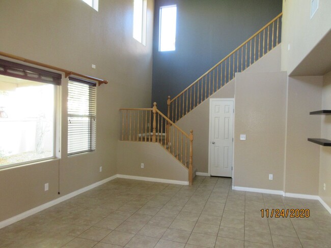 Building Photo - 2 Story, 3 BR, 2.5 BA Centennial Hill Area