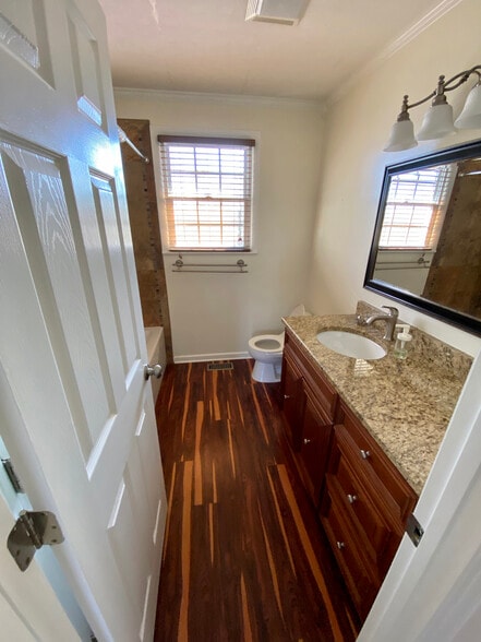Full Bath - 4408 Juneau Dr