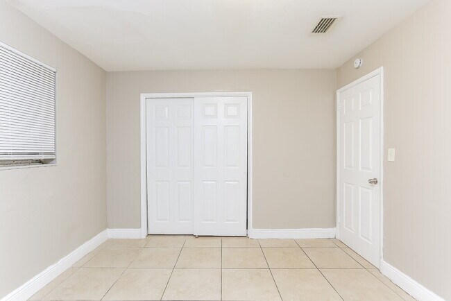 Building Photo - 1181 NW 19th St