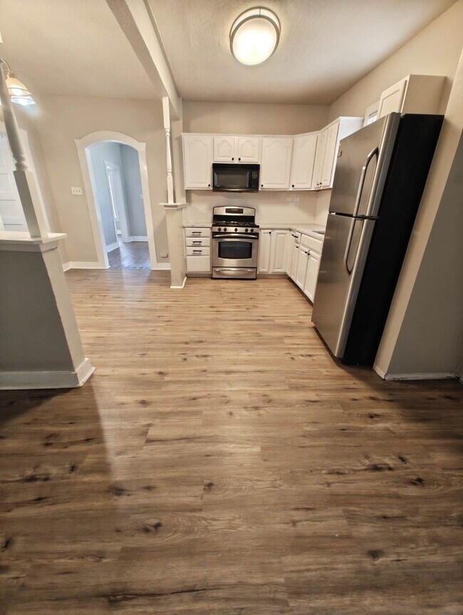Building Photo - 811 Rivas St