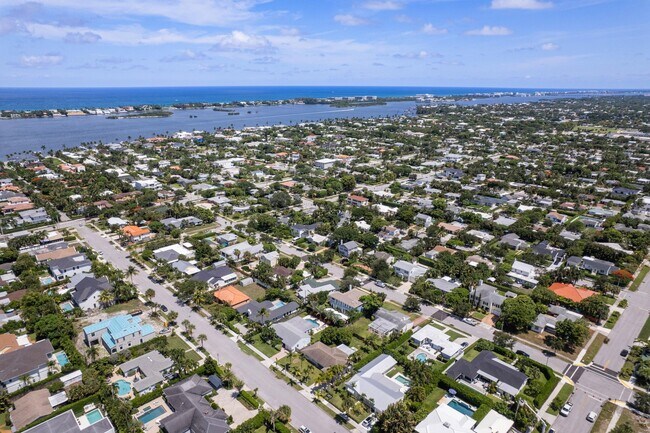 Building Photo - 360 Palmetto St