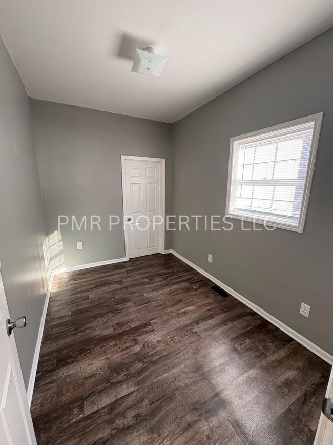 Building Photo - 1207 S 33rd St