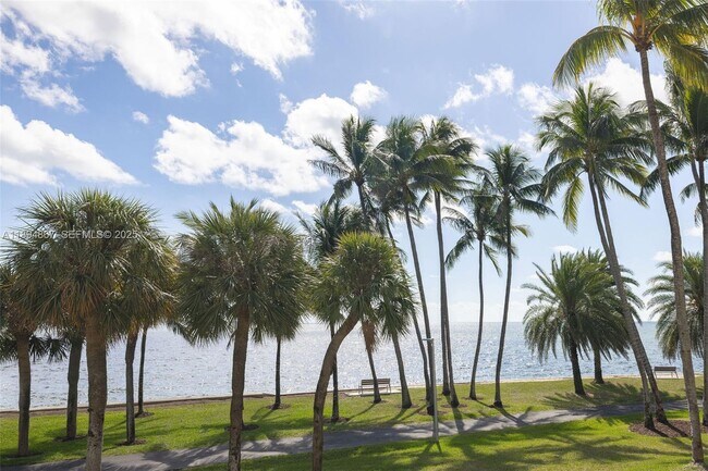 Building Photo - 1 Grove Isle Dr