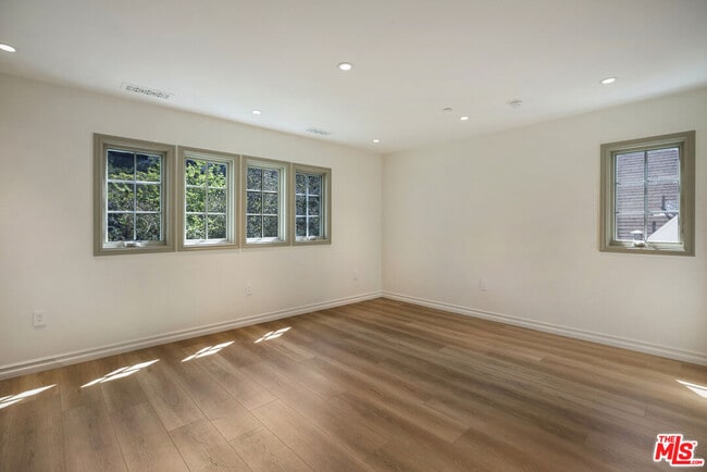 Building Photo - 3132 Belden Dr