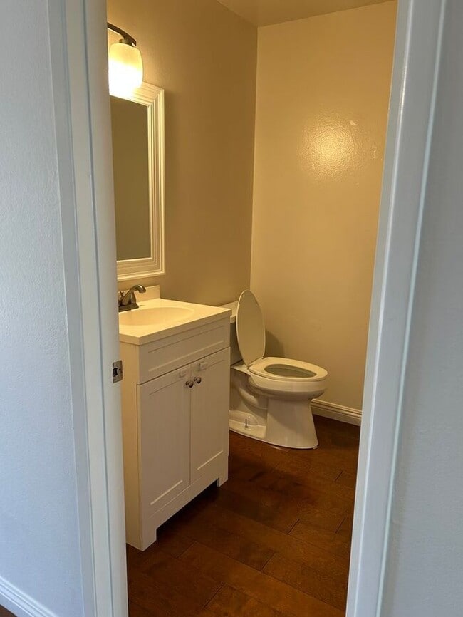 Building Photo - FANTASTIC 3BD TOWNHOUSE FOR LEASE!