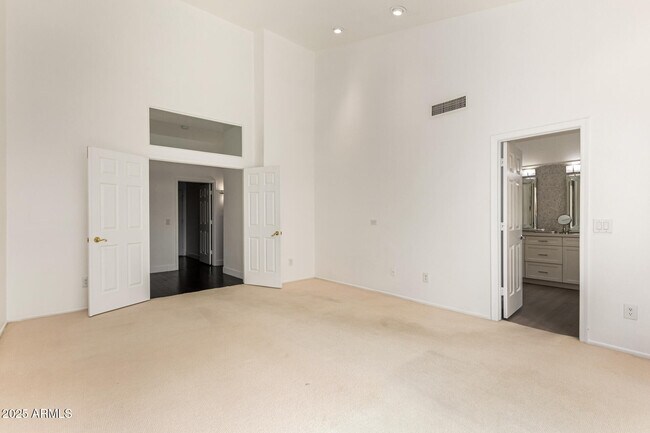 Building Photo - 11065 E White Feather Ln