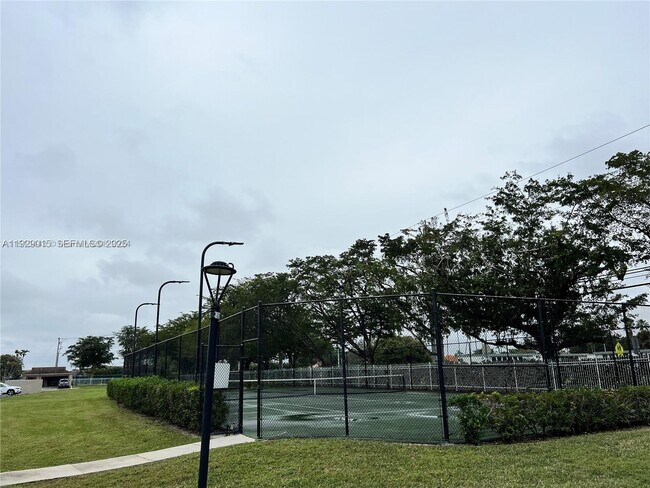 Building Photo - 665 SW 113th Way