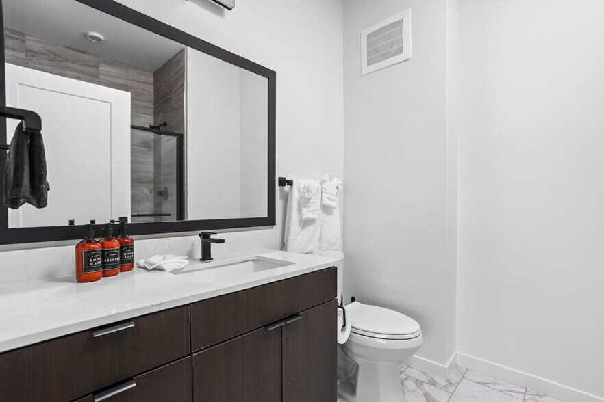 Building Photo - 421 N Pennsylvania St