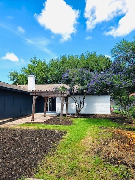 Building Photo - 526 Doral Pl