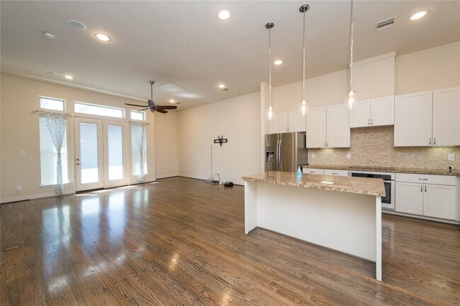 Building Photo - 4805 Jackson St