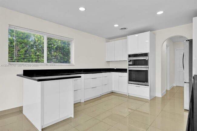 Building Photo - 16453 NE 33rd Ave