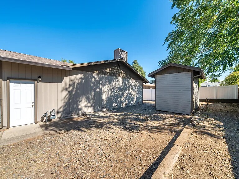 Building Photo - 1201 Echo Rd