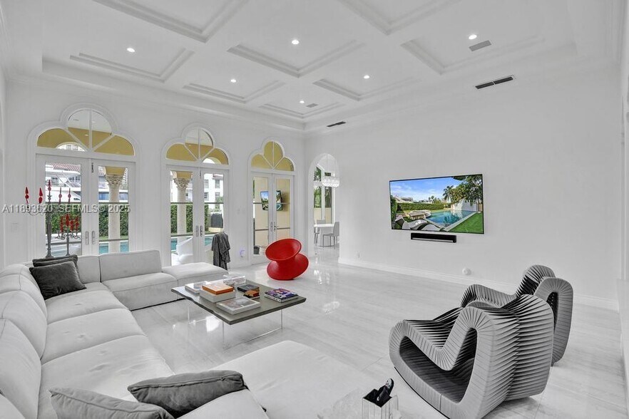 Building Photo - 17001 Collins Ave