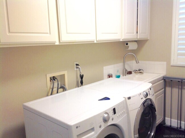 Building Photo - 1117 Mt Dana Dr