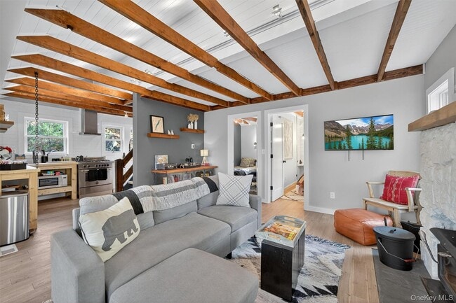 Building Photo - 7 4th Rd