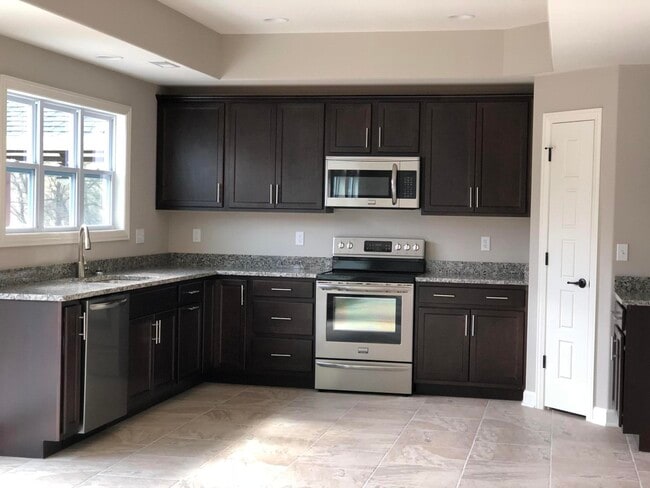 Building Photo - 7414 Pemberton Dr