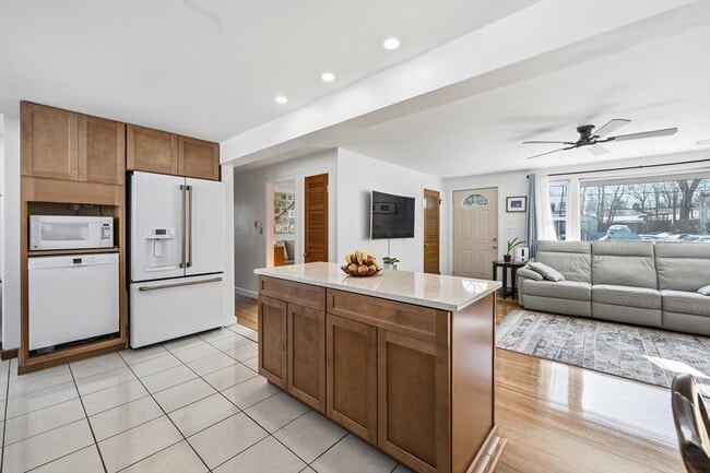 Building Photo - 11 Hillcrest Ave