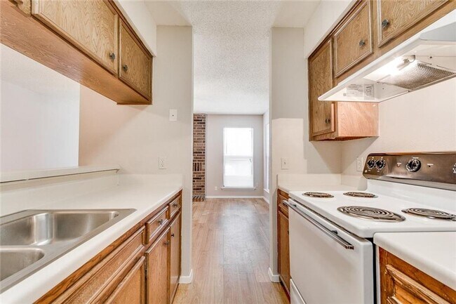 Building Photo - 10616 Mellow Meadow Dr
