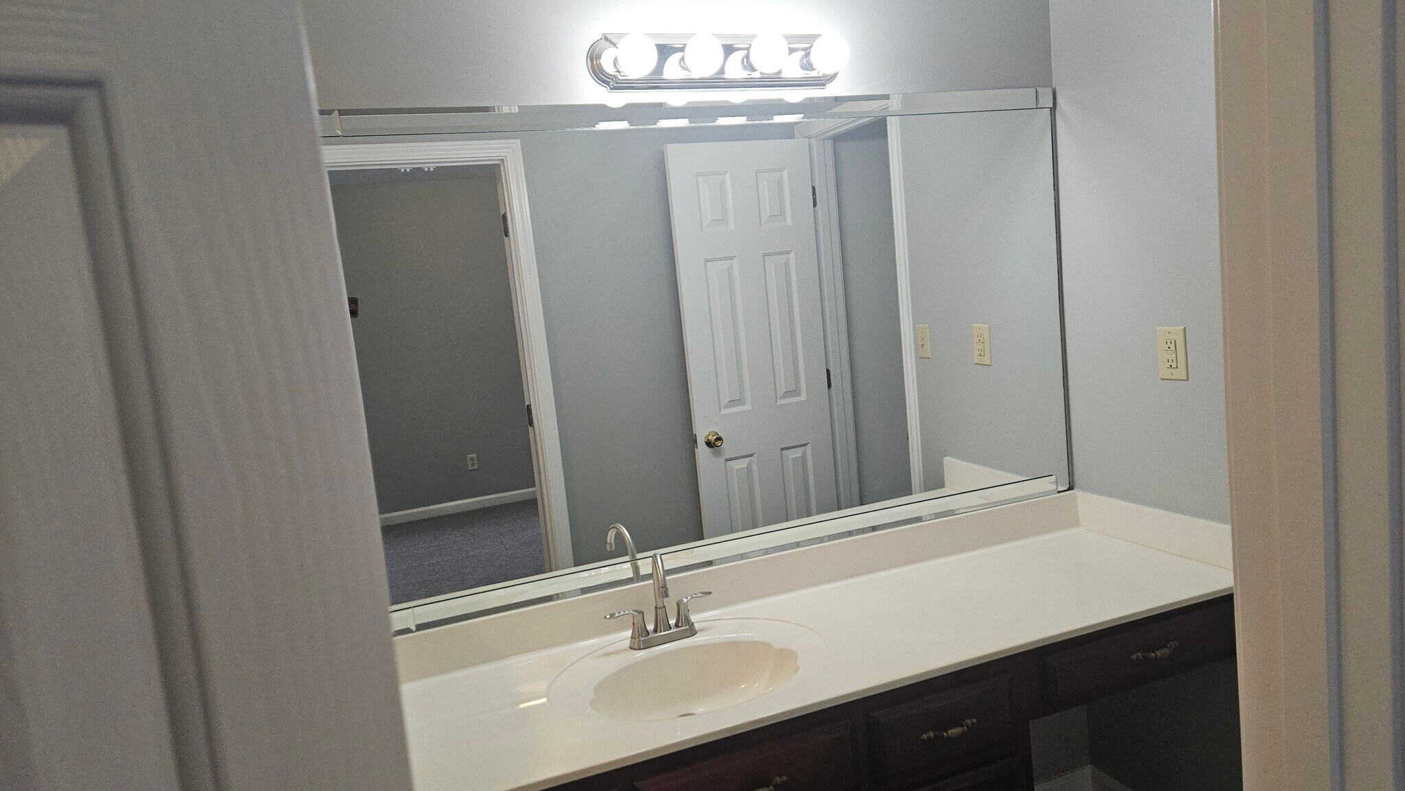 Building Photo - 8382 Regal Bend Dr