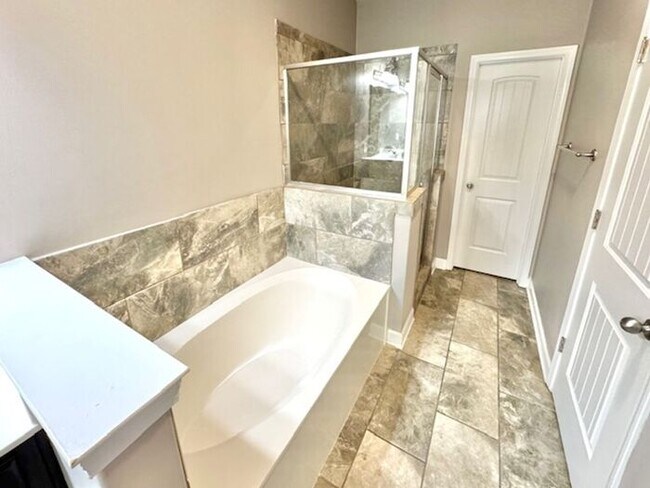 Building Photo - Luxury, Style, Gated Community, 4 Bedroom ...
