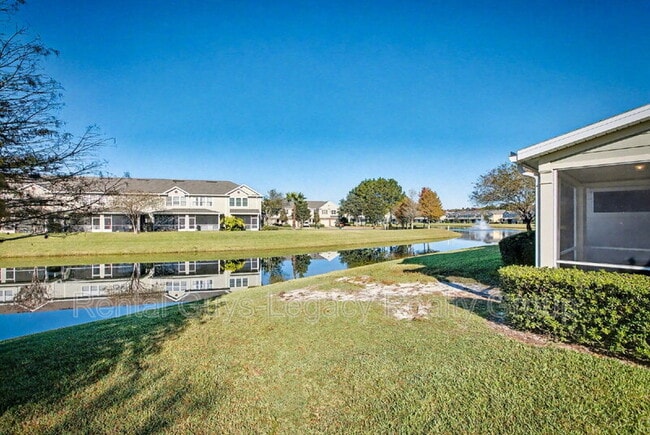 Building Photo - 6986 Roundleaf Dr