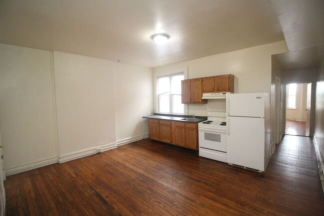 Building Photo - 2630 N Charles St